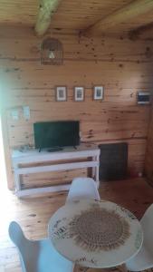 Et tv og/eller underholdning på Cabañas La Sarita