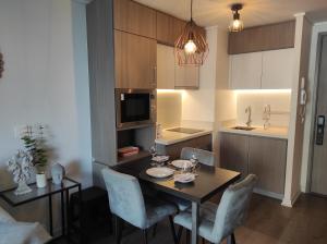 Η κουζίνα ή μικρή κουζίνα στο Sunset Arena Concón