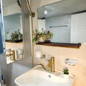 Koupelna v ubytování Lala Stay + 41 fotografií