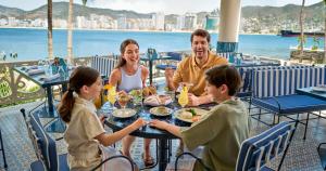 Επισκέπτες που μένουν στο Park Royal Beach Acapulco - All Inclusive
