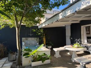 Το κτήριο όπου στεγάζεται  το διαμέρισμα