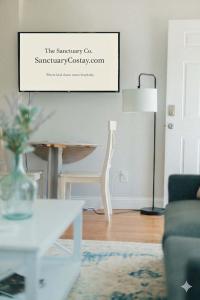 Χώρος καθιστικού στο Cozy Farmhouse Apartment in Bristol 2 bed 1 bath