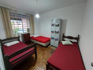 Кровать или кровати в номере Hostel Mariah ,comidaria e lanchonete