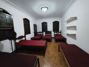 Кровать или кровати в номере Hostel Mariah ,comidaria e lanchonete