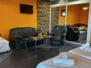 Et opholdsområde på Art House + 13 billeder