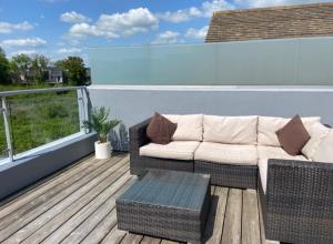 Χώρος καθιστικού στο Reed Warbler - HM111 - Lower Mill Estate Penthouse Apartment with Spa Access