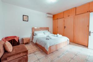 Postel nebo postele na pokoji v ubytování Family Guesthouse Dar Al Hajja Fatima