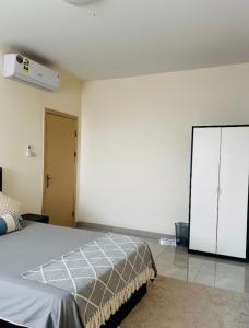 Postel nebo postele na pokoji v ubytování Modern Queen Room, Dubai City View, Private & Peaceful, 2 mint walk to Dubai