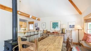 Χώρος καθιστικού στο Smuggler F by AvantStay Gorgeous Condo Close To Lift 7