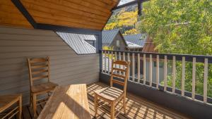 Μπαλκόνι ή βεράντα στο Smuggler F by AvantStay Gorgeous Condo Close To Lift 7