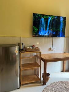 Кухня или мини-кухня в Serene City Hideaway in Phnom Penhs Heart
