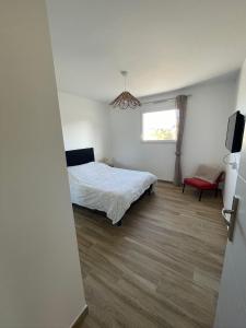 Ένα ή περισσότερα κρεβάτια σε δωμάτιο στο Chez Tristan