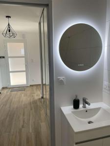 Ένα μπάνιο στο Chez Tristan