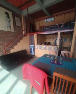 een kamer met een eettafel en een keuken bij Artists loft w panoramic views pool in Taganga