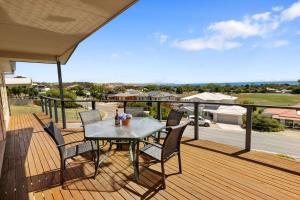 En balkon eller terrasse på Baywatch - 8 James Drive, Carrickalinga