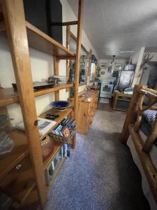 Η κουζίνα ή μικρή κουζίνα στο Stewart Chalet @ Yosemite/Bass Lake