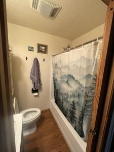 Ένα μπάνιο στο Stewart Chalet @ Yosemite/Bass Lake