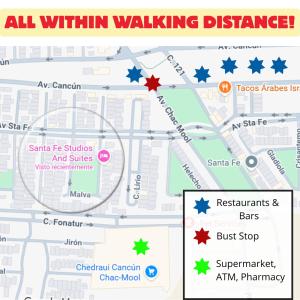 Un mapa de una calle con estrellas. en Santa Fe Studios And Suites, en Cancún