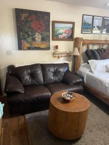 Χώρος καθιστικού στο Stewart Chalet @ Yosemite/Bass Lake +13 φωτογραφίες