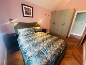 a bedroom with a bed and a dresser at One bed mews in Dublin