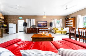 Χώρος καθιστικού στο 6BD Room Near Hawkesbury River +53 φωτογραφίες