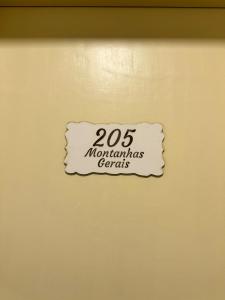 a sign that reads montgomerygents on a wall at Pousada Memórias de Minas in Ouro Preto