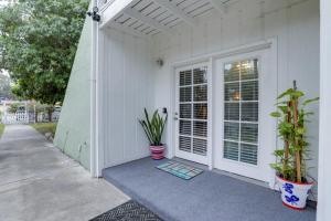 Κήπος έξω από το Seminole Townhome Easy Access to Beaches!