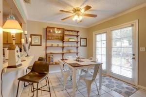 Φωτογραφία από το άλμπουμ του Seminole Townhome Easy Access to Beaches! σε Seminole
