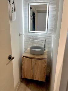 a bathroom with a sink and a mirror at Apartment 313 Ecodistrito - ZonaPRO in Tegucigalpa