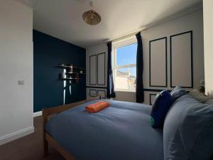 Ένα ή περισσότερα κρεβάτια σε δωμάτιο στο Spacious 2 Bed Apartment in Central Margate