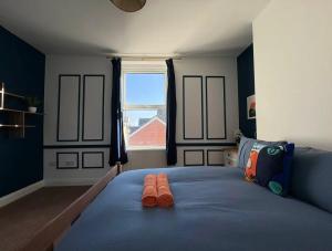 Ένα ή περισσότερα κρεβάτια σε δωμάτιο στο Spacious 2 Bed Apartment in Central Margate