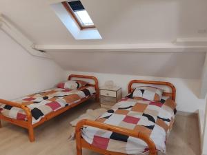 Ένα ή περισσότερα κρεβάτια σε δωμάτιο στο Grand Duplex, proche de la Dordogne