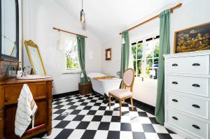 Μια τηλεόραση ή/και κέντρο ψυχαγωγίας στο 1BD Classical Room Near Hawkesbury River