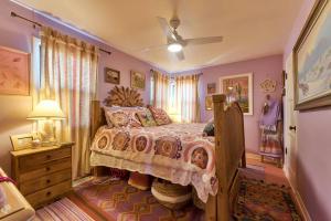 En eller flere senge i et værelse på Stay at the Sunburst