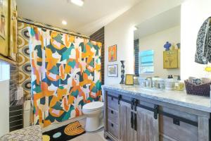 Et badeværelse på Stay at the Sunburst