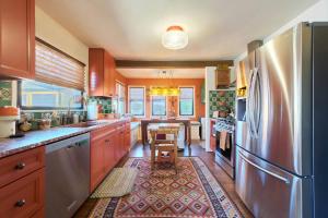 Køkken eller tekøkken på Stay at the Sunburst + 24 billeder