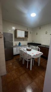 Køkken eller tekøkken på apto 2 quartos térreo, canto do forte