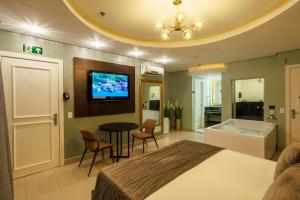 TV a/nebo společenská místnost v ubytování Hotel Motel Sherwood