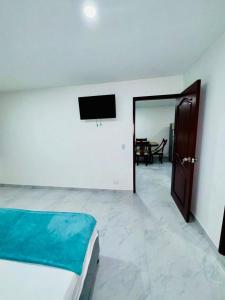 a bedroom with a bed and a flat screen tv at Apartamento remodelado cómodo y cerca al mar in Cartagena de Indias
