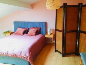 Ένα ή περισσότερα κρεβάτια σε δωμάτιο στο Holiday home with garden in Sankt Vith