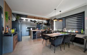 Η κουζίνα ή μικρή κουζίνα στο Lovely Home In Sracinec