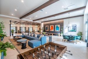 Χώρος καθιστικού στο The Village