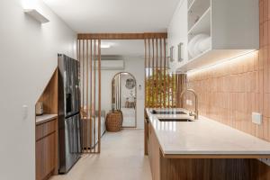 Кухня или мини-кухня в Noosa Outrigger Beach Resort
 +157 фотографий