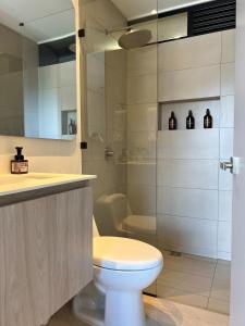 Phòng tắm tại Hermoso apartamento en el poblado