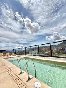 Hồ bơi trong/gần Hermoso apartamento en el poblado