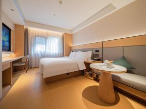 Postel nebo postele na pokoji v ubytování JI Hotel Chengdu Future Center Yushuang Road + 20 fotografií