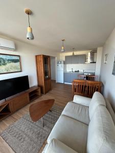 Kuchyň nebo kuchyňský kout v ubytování Apto en Playa Mansa cerca del mar Parada 22