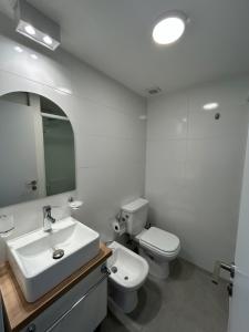 Koupelna v ubytování Apto en Playa Mansa cerca del mar Parada 22