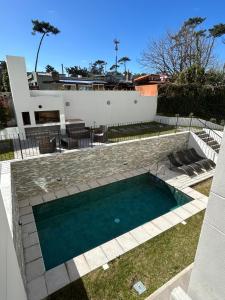 Bazén v ubytování Apto en Playa Mansa cerca del mar Parada 22 nebo v jeho okolí