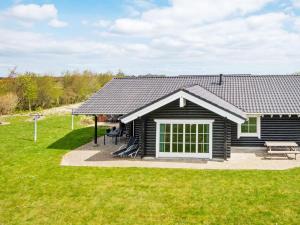 Το κτήριο όπου στεγάζεται  η παραθεριστική κατοικία